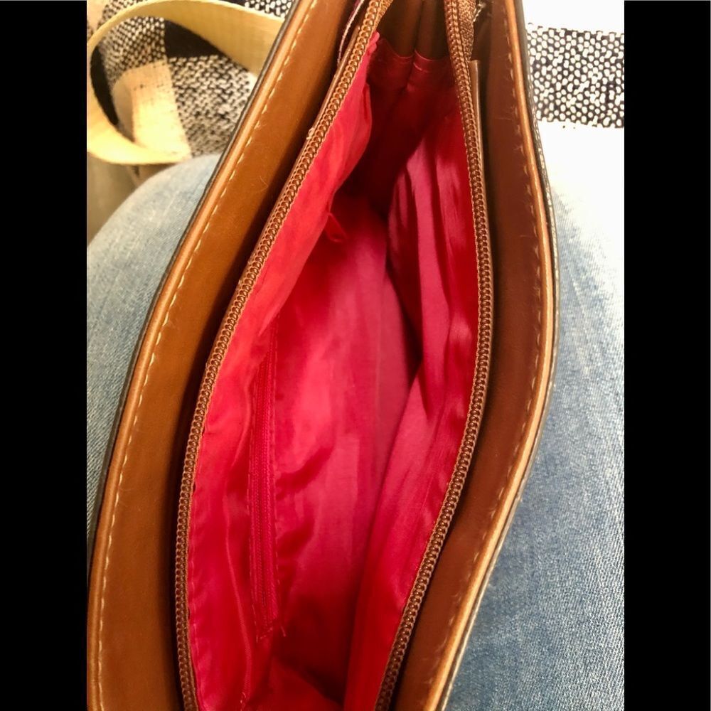 Fun crossover purse by Lily Bloom - Picture 4 of 4